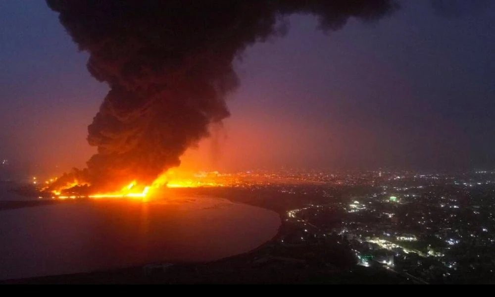 Μπαράζ αμερικανικών αεροπορικών επιδρομών κατά στρατιωτικών εγκαταστάσεων των Χούθι